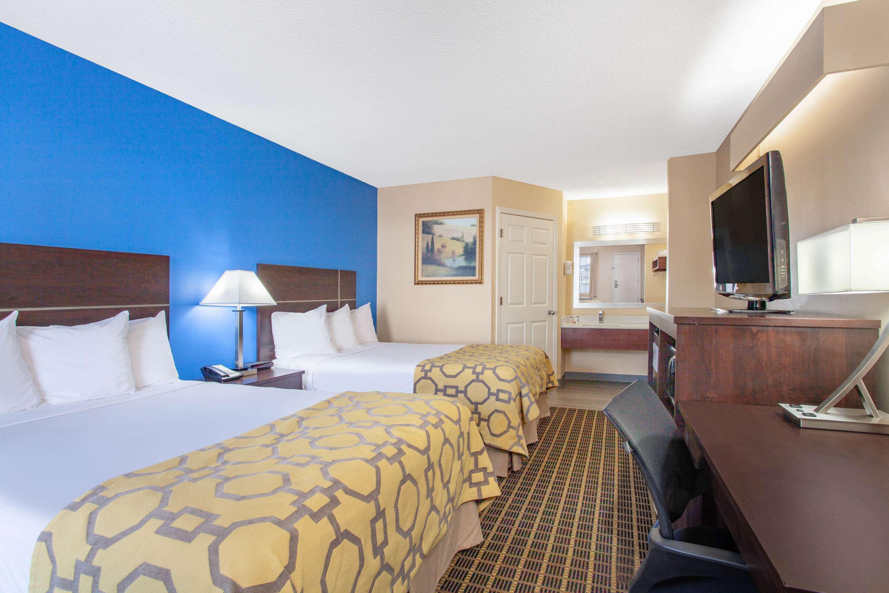 Baymont By Wyndham Greenwood Esterno foto