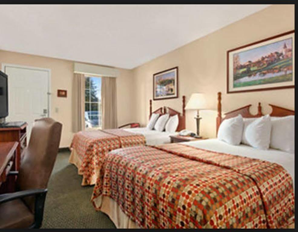 Baymont By Wyndham Greenwood Esterno foto