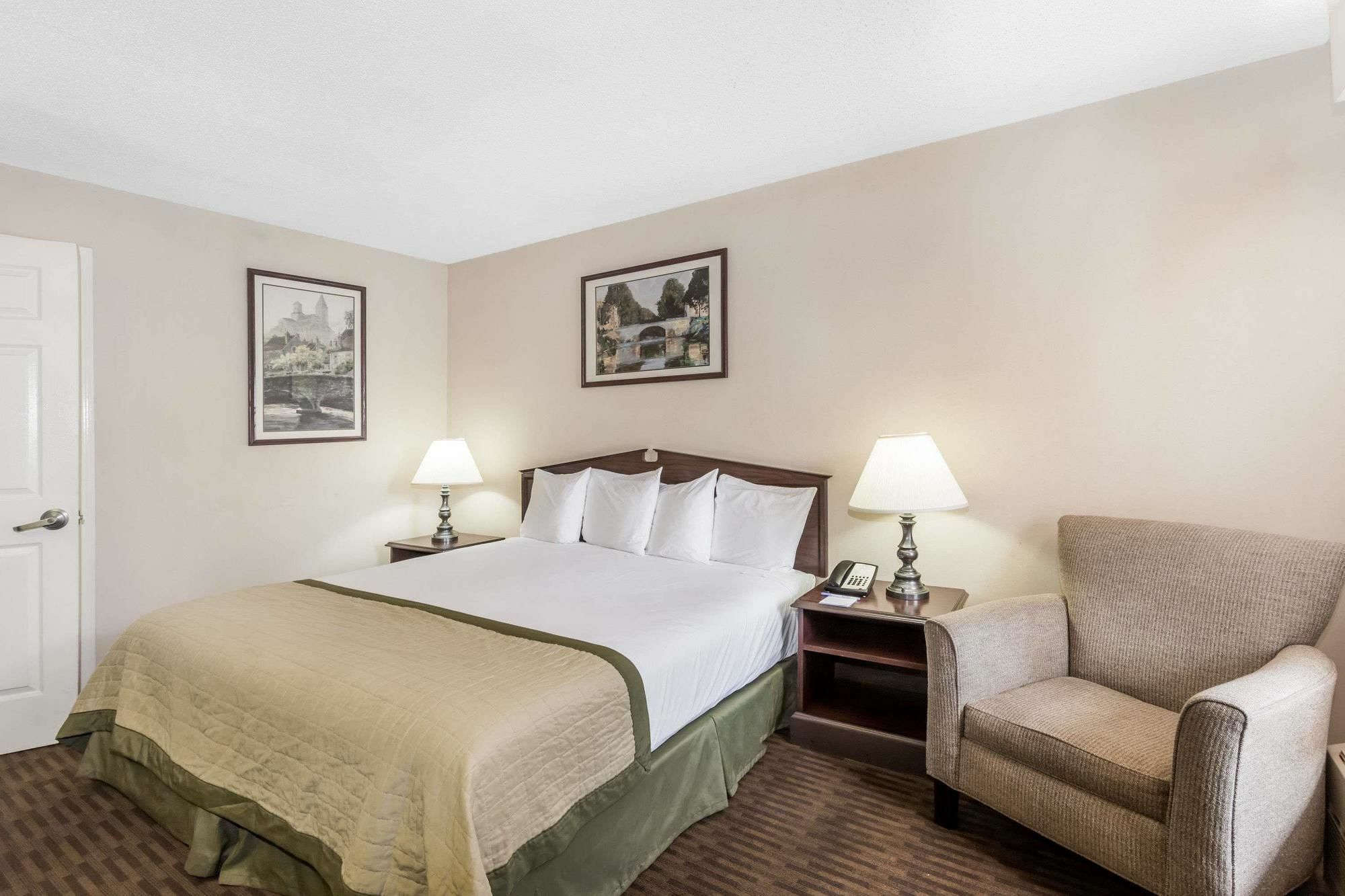 Baymont By Wyndham Greenwood Esterno foto